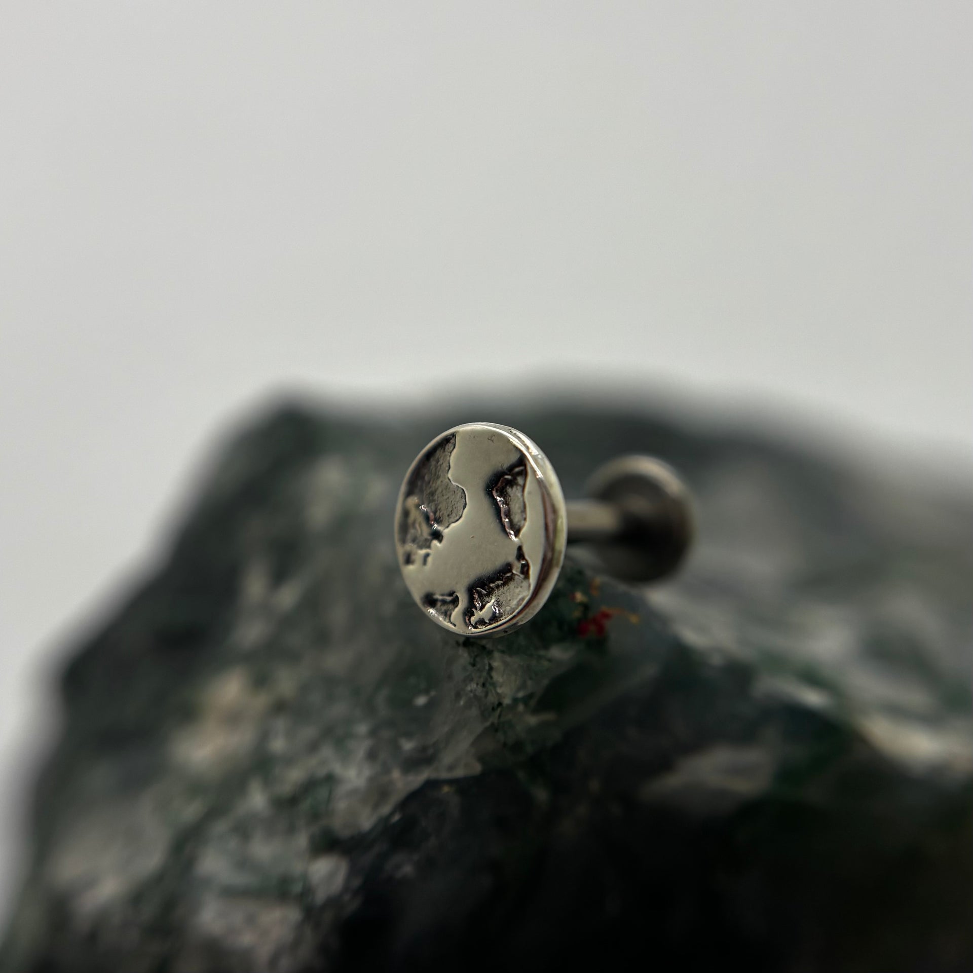 Silver threadless earth  end