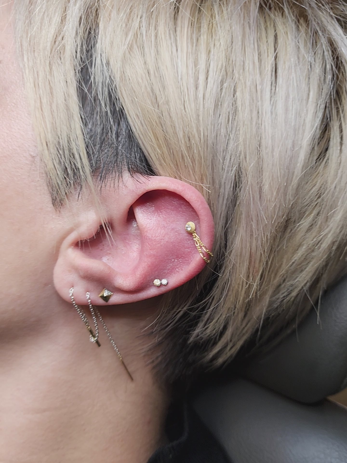 14kt gold Gorgeous 😍 fitted, curated chains, great price!!-5